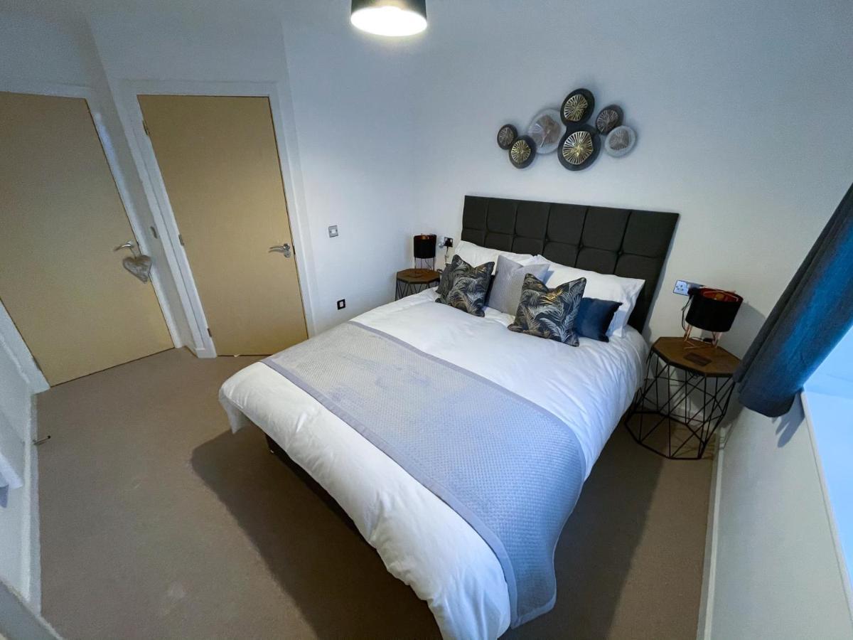 Station Side Penthouse Apartment Wolverhampton Exterior photo