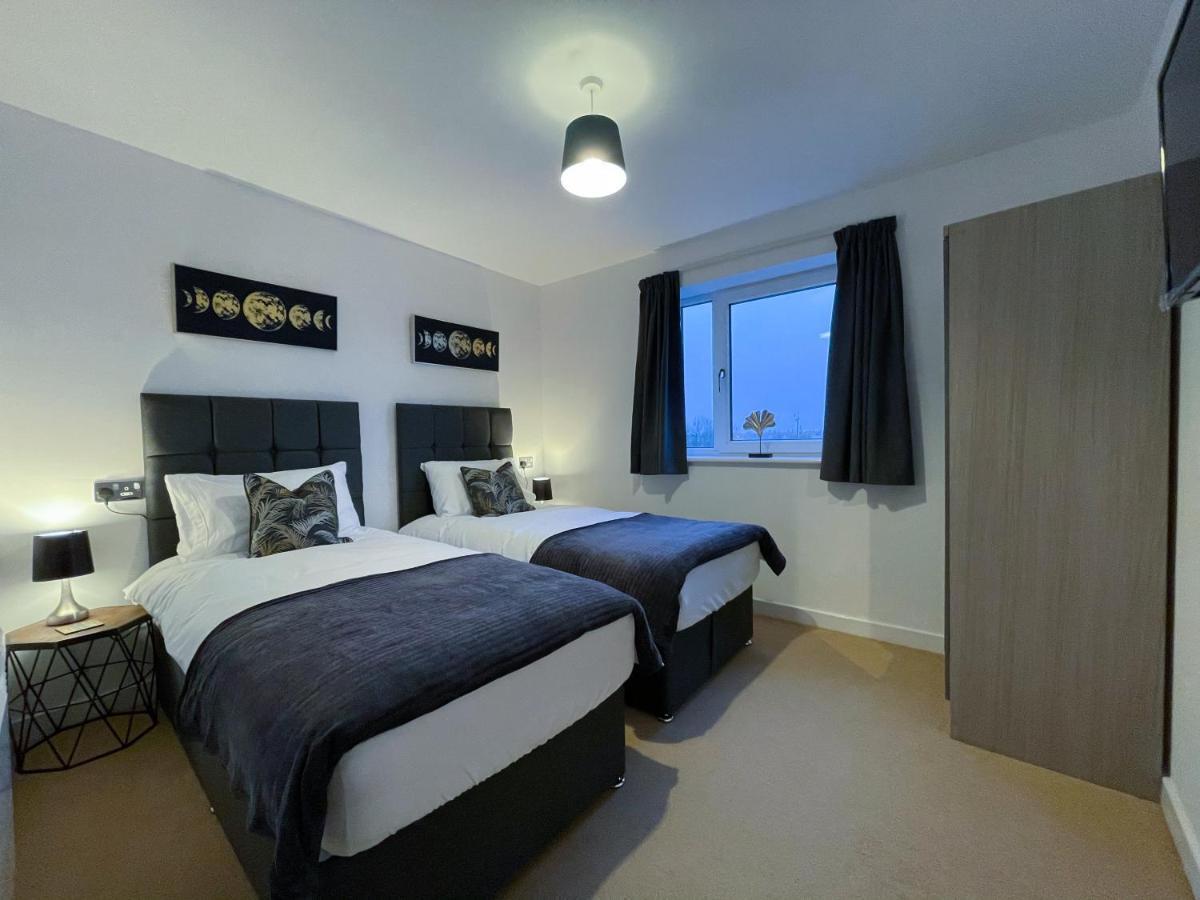 Station Side Penthouse Apartment Wolverhampton Exterior photo