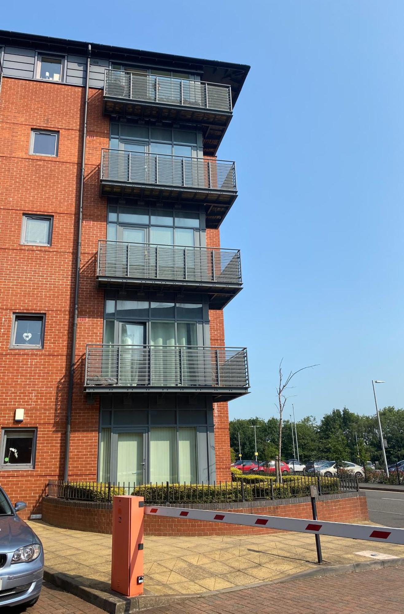 Station Side Penthouse Apartment Wolverhampton Room photo